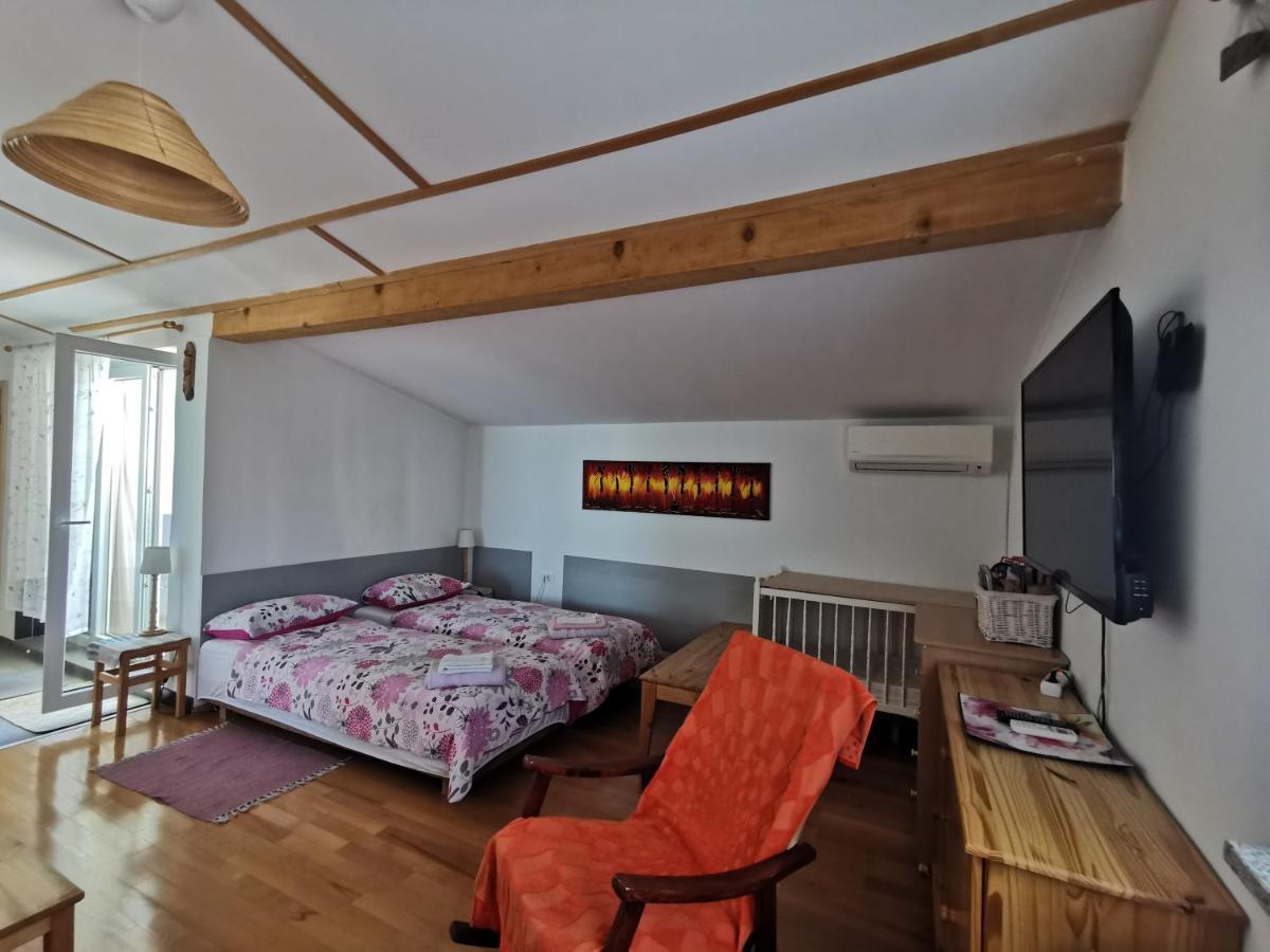 Anita Studio Apartment With Terrace Rijeka Exterior foto